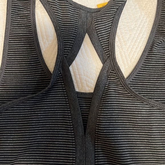 Cute cutout racerback striped workout tank - Picture 4 of 6